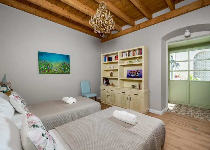 Siliguri Traditional House * Rhodes City