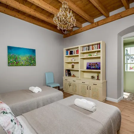 Siliguri Traditional House * Rhodes City